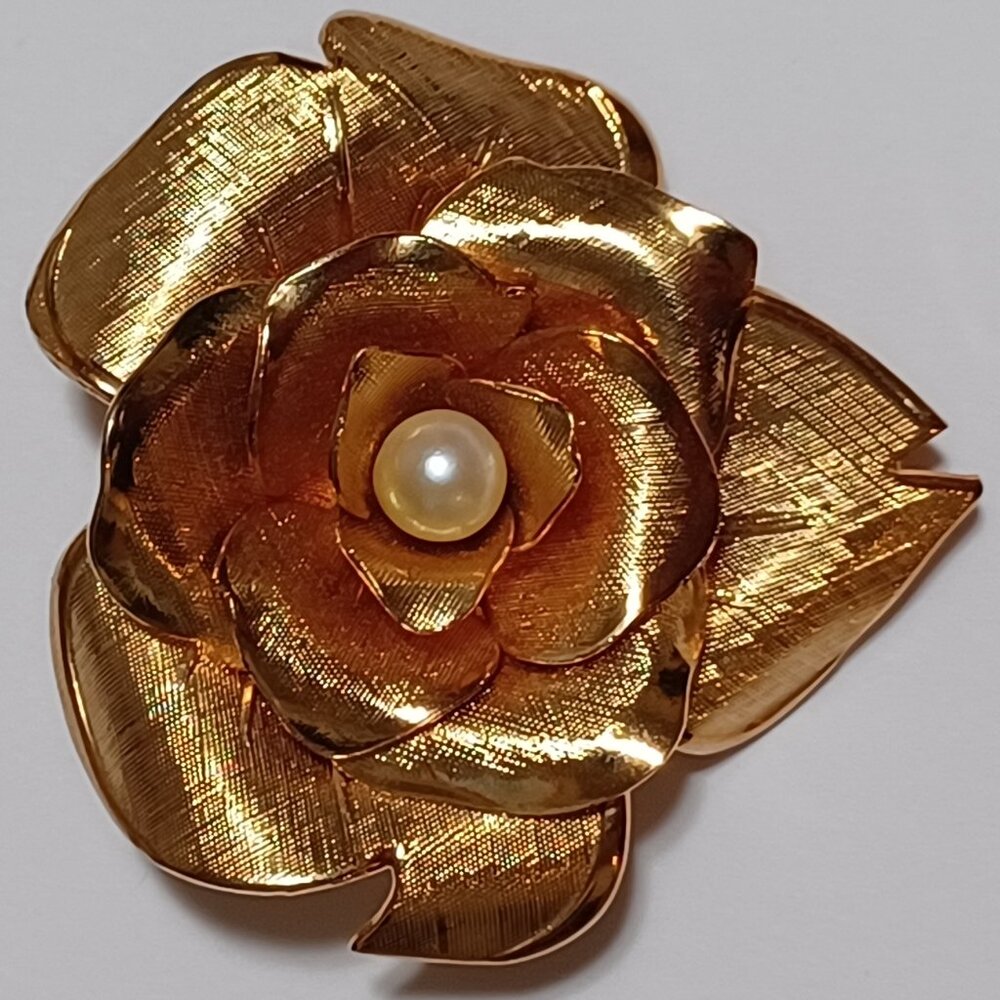 Vintage Gold Tone Faux Pearl Rose Flower Brooch Pin